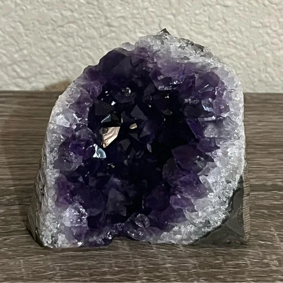 🖤 Grade A Uruguayan Standing Amethyst Crystal Quartz 2.5”by 2.5” - Picture 3 of 13